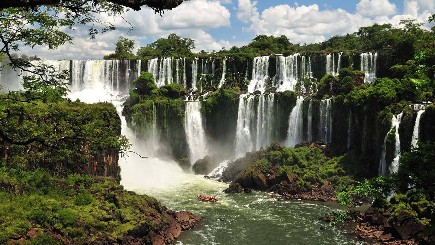 what are some tourist attractions in paraguay